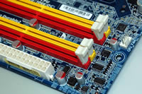 DDR2-1066MH�� �f���A���`�����l���Ή�