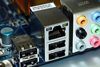 1000Mb/�b �M�K�r�b�gLAN�|�[�g�Ή�