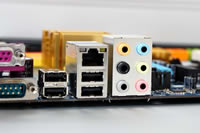 1000Mb/�b�@�M�K�r�b�gLAN�|�[�g�Ή�