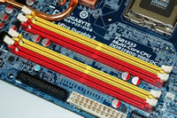 �����ȃX���b�g�|Quad DDR 2 slots�i�ܯ��DDR 2�ۯāj