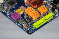3Gb/�b SATA�U�C���^�[�t�F�[�X�Ή�