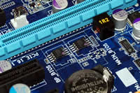 Dual BIOS Plus(�f���A���o�C�I�X�v���X�j�̗p